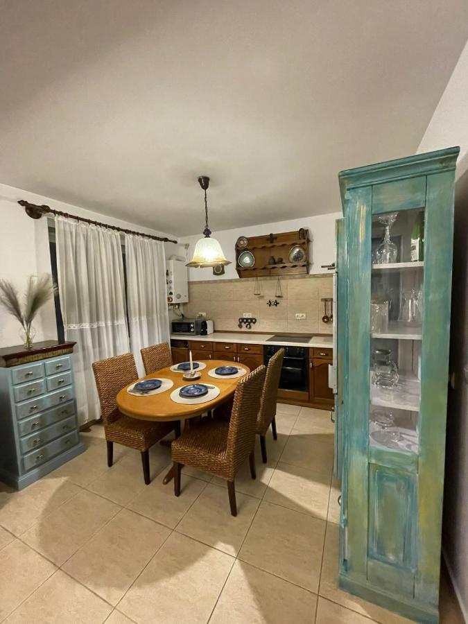 Apartamento Apartament Yannis Alba Iulia Exterior foto